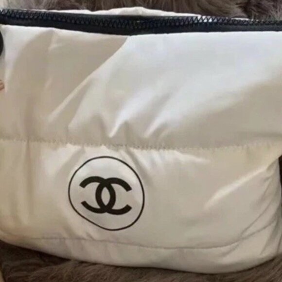 Chanel Clutch Cosmetic Make Up Bag Matelasse White Blk Logo Authentic 11X8 FULL - Picture 1 of 17